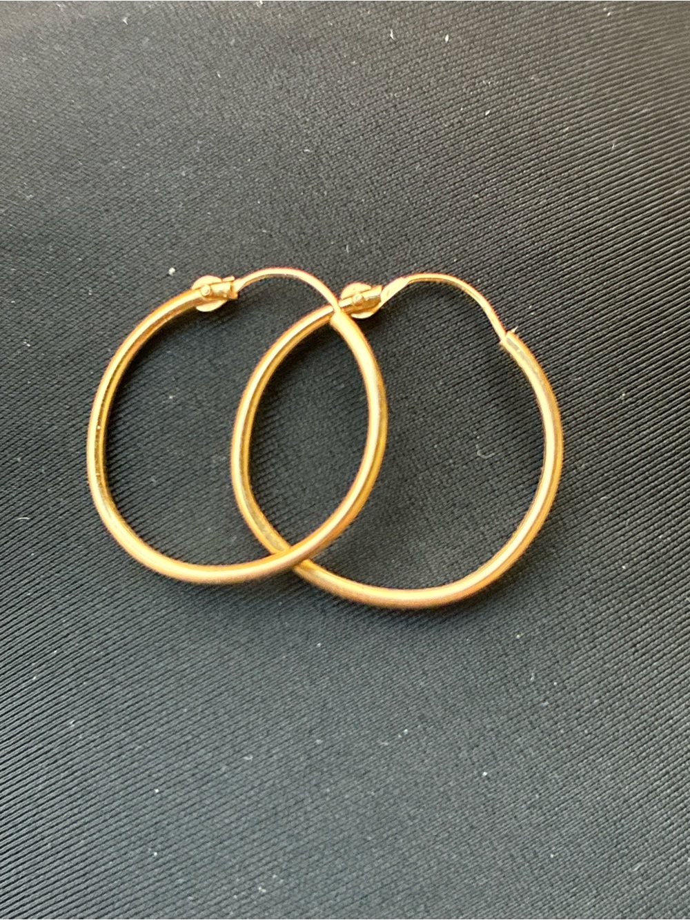 Vintage solid 14k yellow gold hoop earrings - Picture 6 of 10